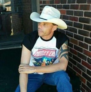 Meet your Posher, Wayne